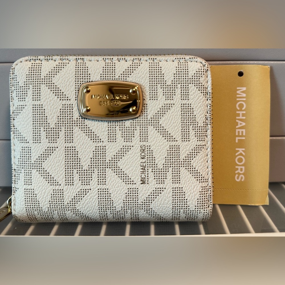 MICHAEL Michael Kors Small Zippie Wallet.